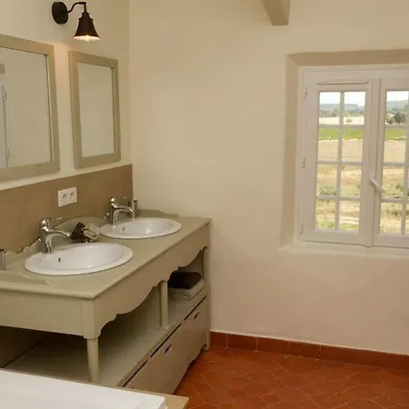 Domaine De La Pomme Hotel Trets