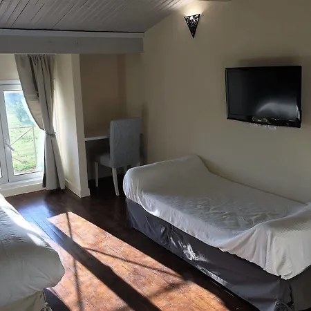 Domaine De La Pomme Hotel *